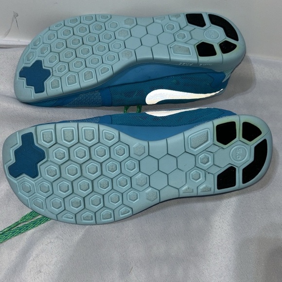 Nike Blue Lagoon Free Ultra Light Mesh Sneakers Size 4.5Y - Picture 3 of 4